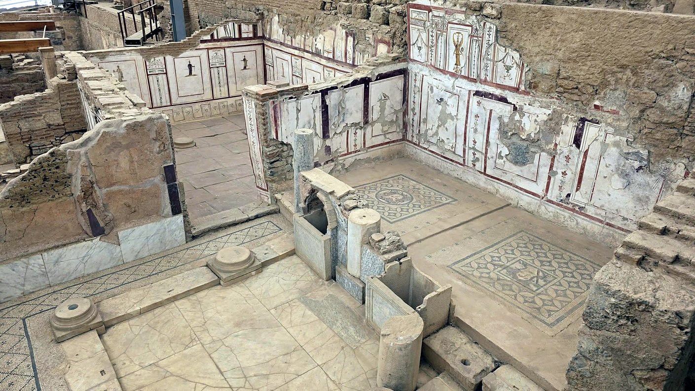 Afrescos e mosaicos romanos nas Casas em Terraço de Éfeso
