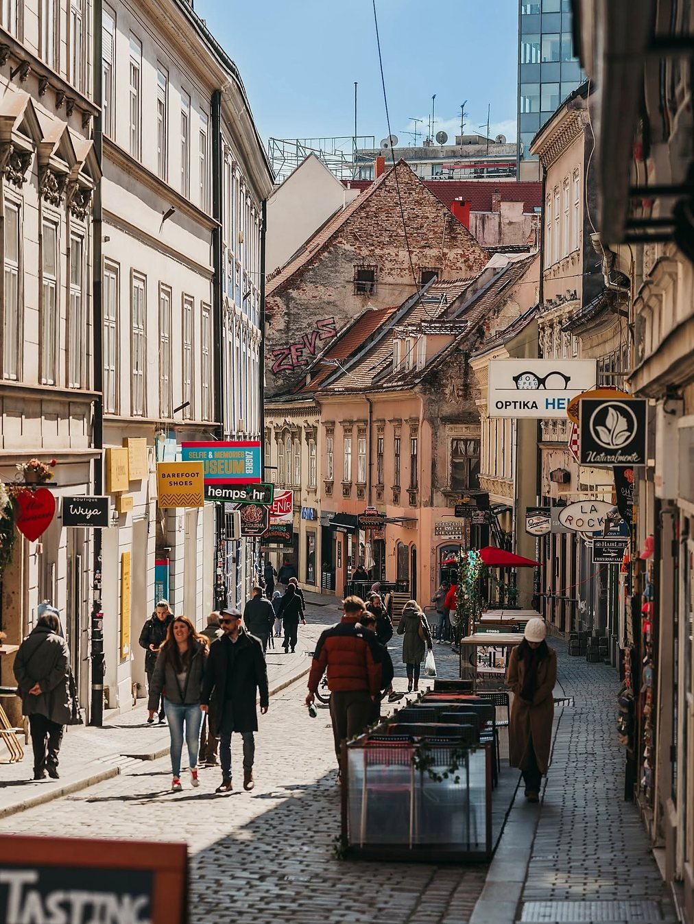 Rua Tkalčićeva, rua de bares, cafés e restaurantes em Zagreb