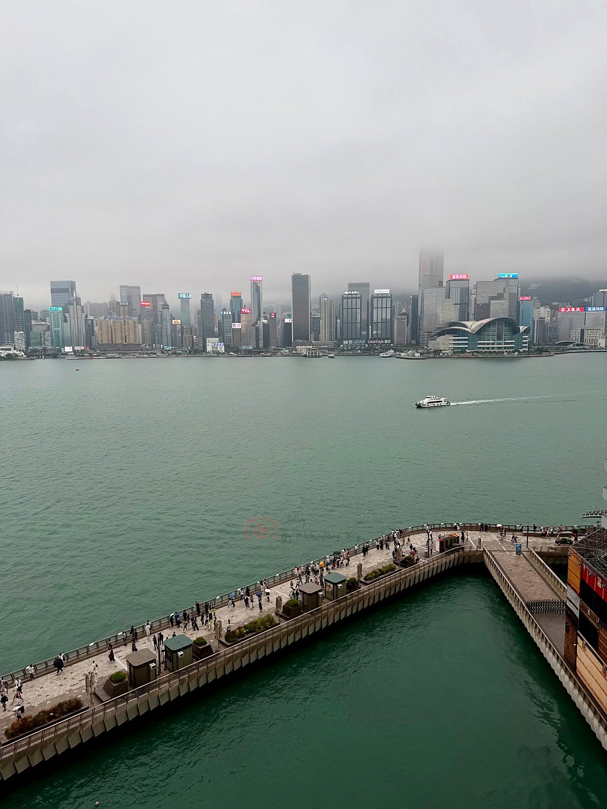 Calçadão de Tsim Sha Tsui de frente para o Victoria Harbour