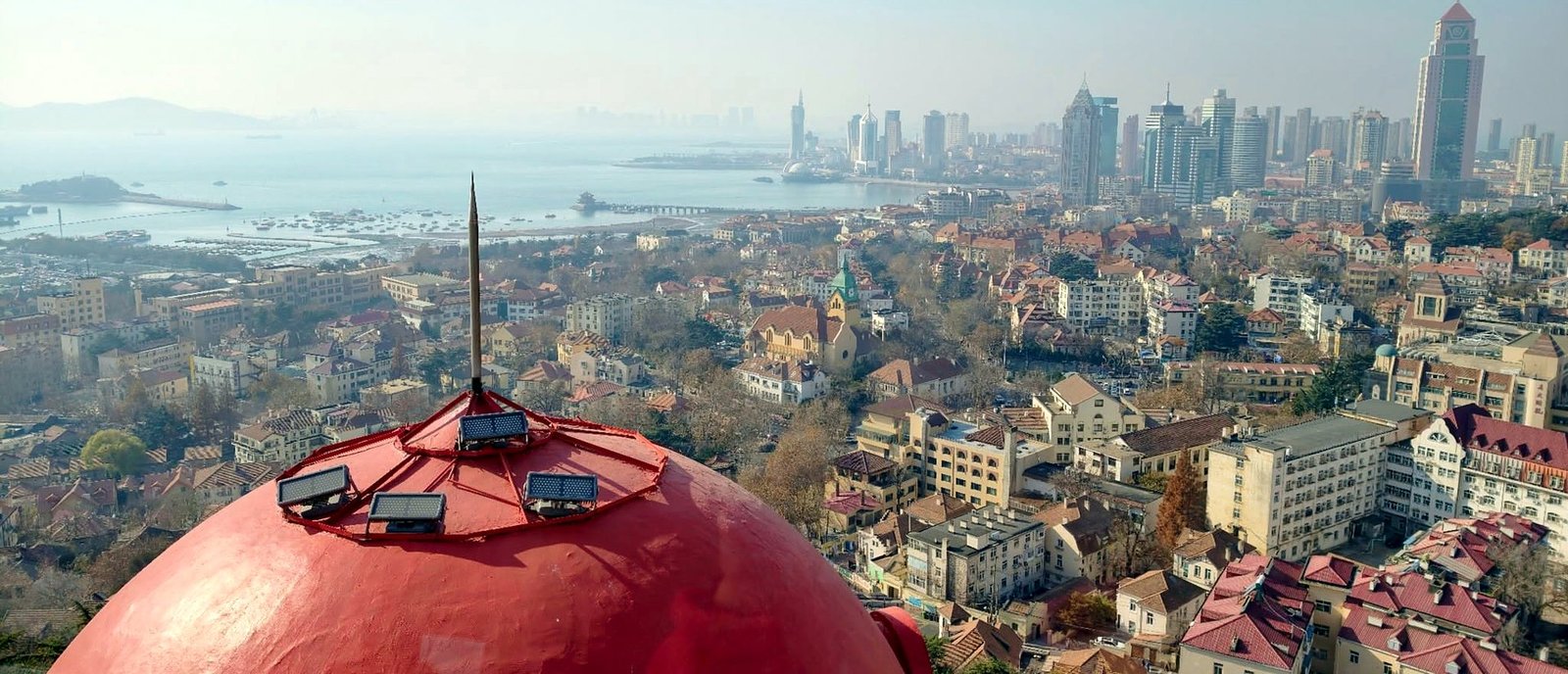 Vista panorâmica de Qingdao a partir do Parque Xiaoyushan