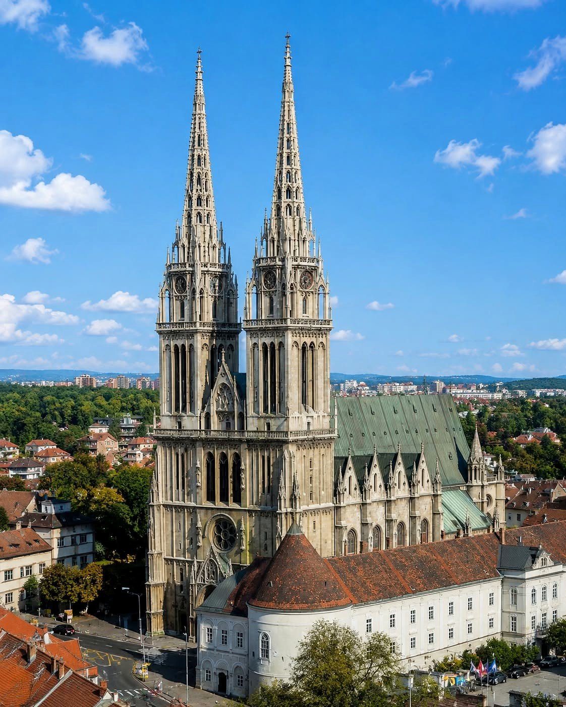 Catedral de Zagreb com suas duas torres neogóticas