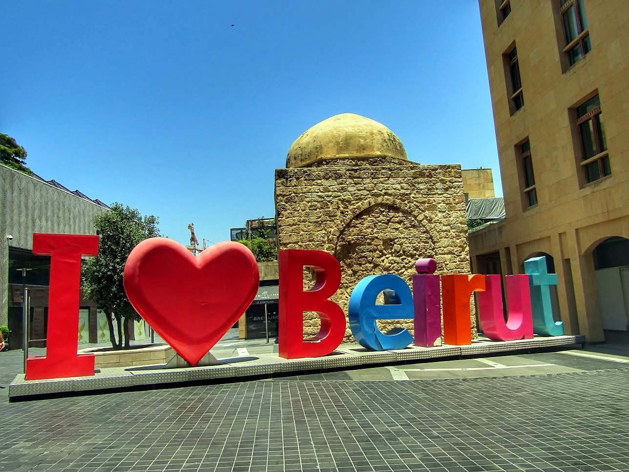Letreiro I Love Beirut colorido no centro de Beirute