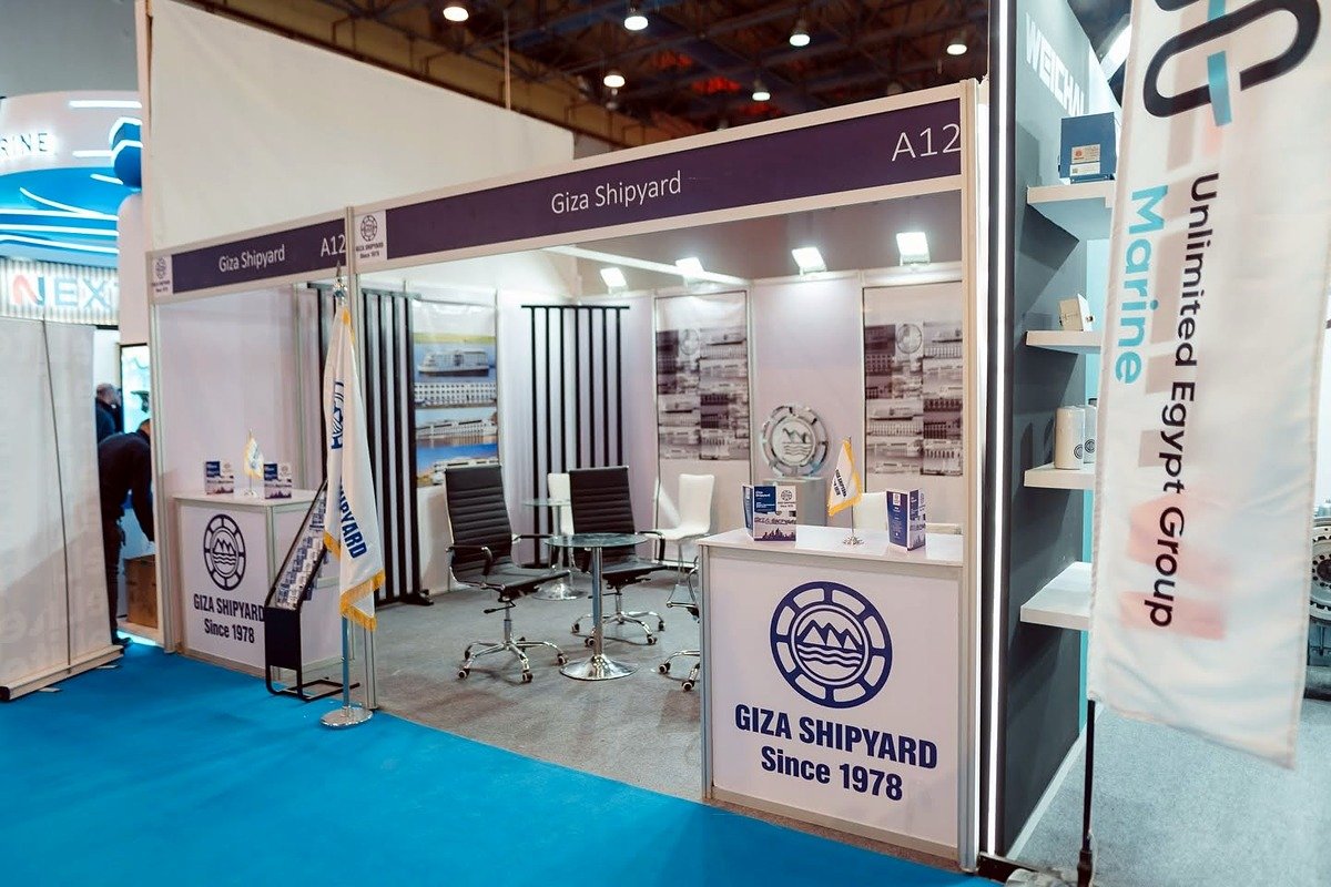 Estande de empresa egípcia em feira de negócios no Cairo
