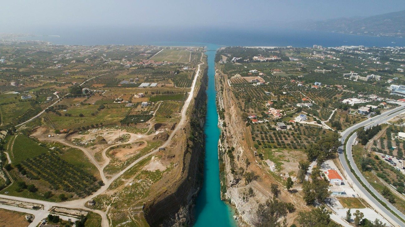 Canal de Corinto visto do alto, parada no caminho entre Atenas e Ol&iacute;mpia