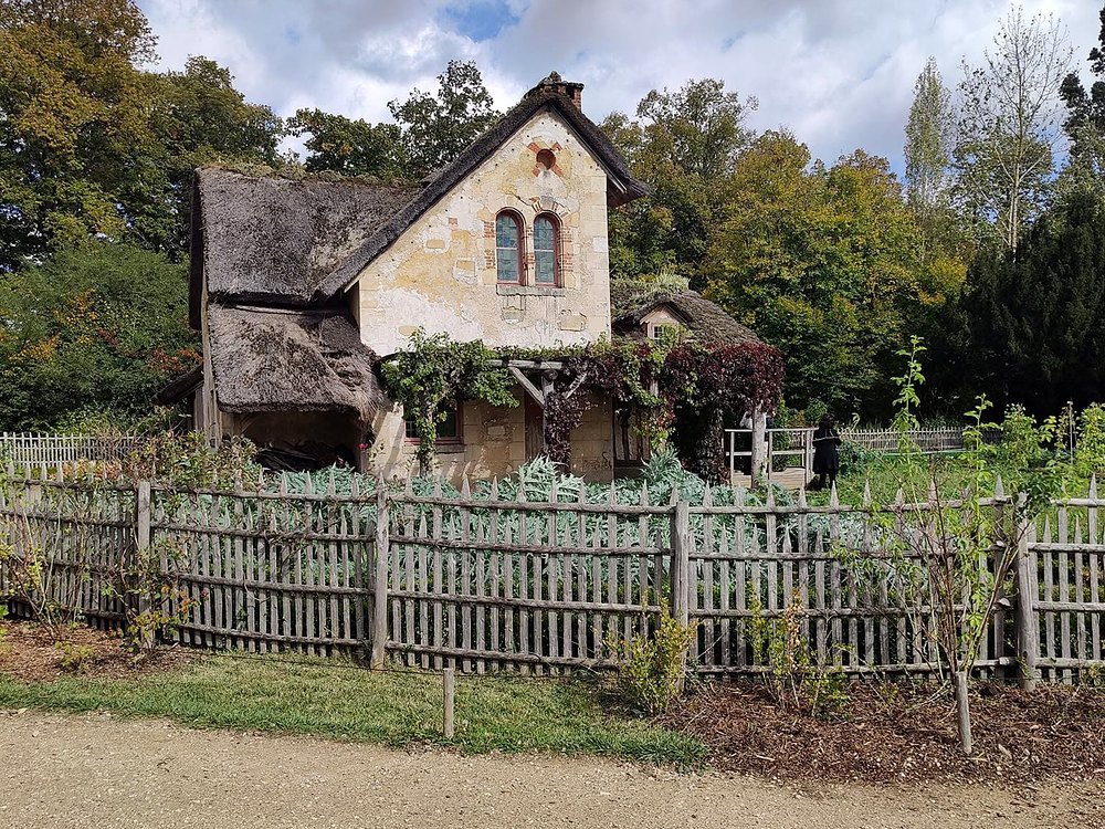 Casa de telhado de palha na Aldeia da Rainha, em Versalhes