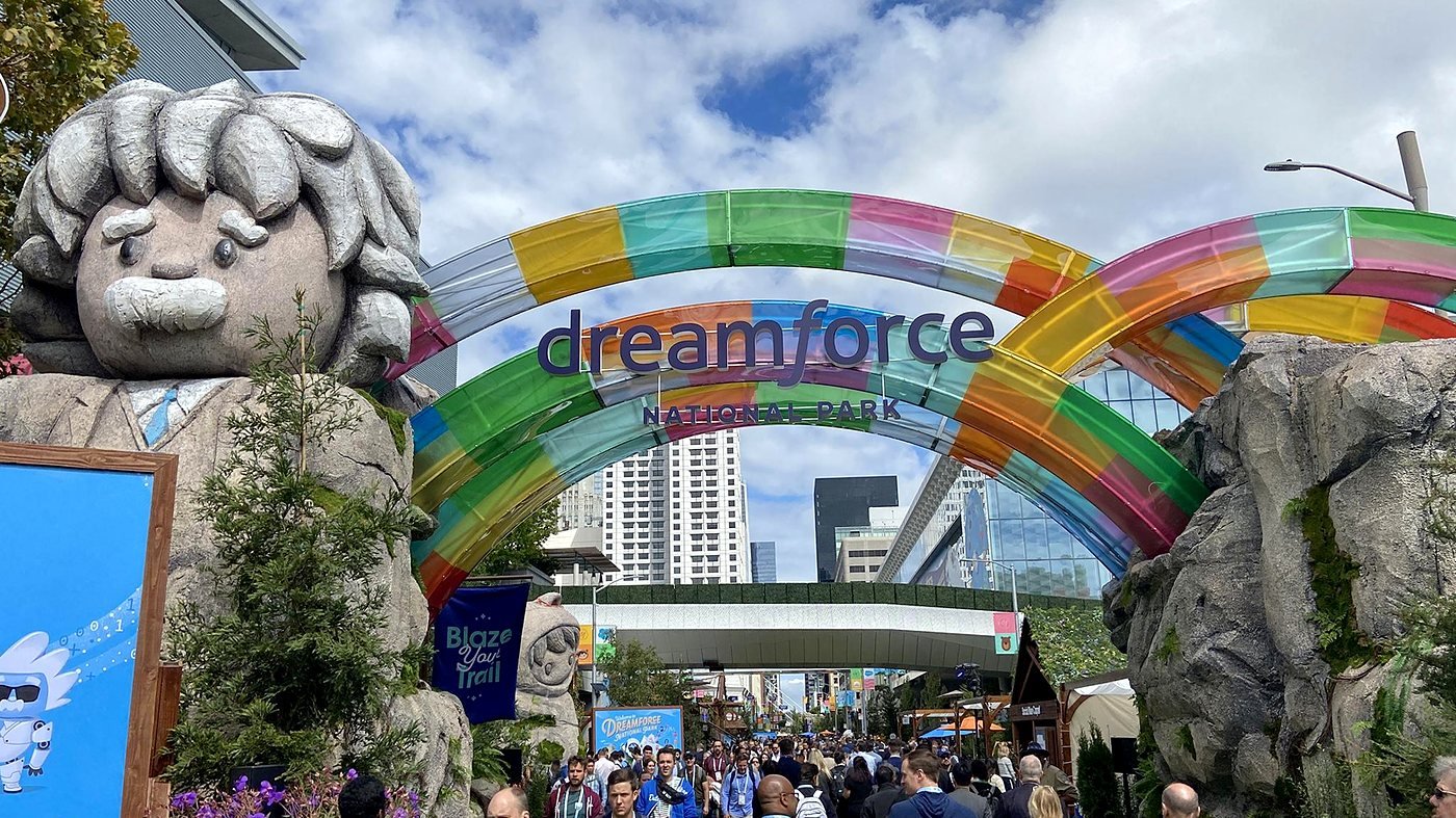 Arco de entrada do Dreamforce na Howard Street, em San Francisco