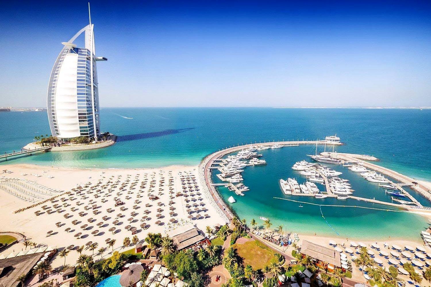 Guia brasileiro em Dubai: vista do Burj Al Arab, da praia de Jumeirah e da marina com iates