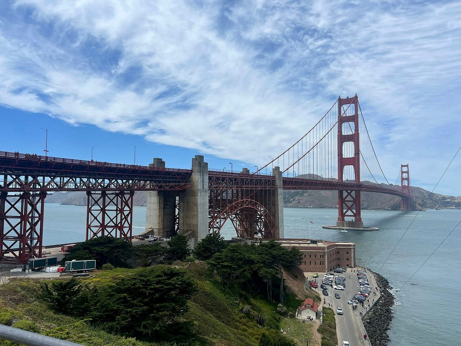 Ponte Golden Gate vista do miradouro sobre o Fort Point, em São Francisco