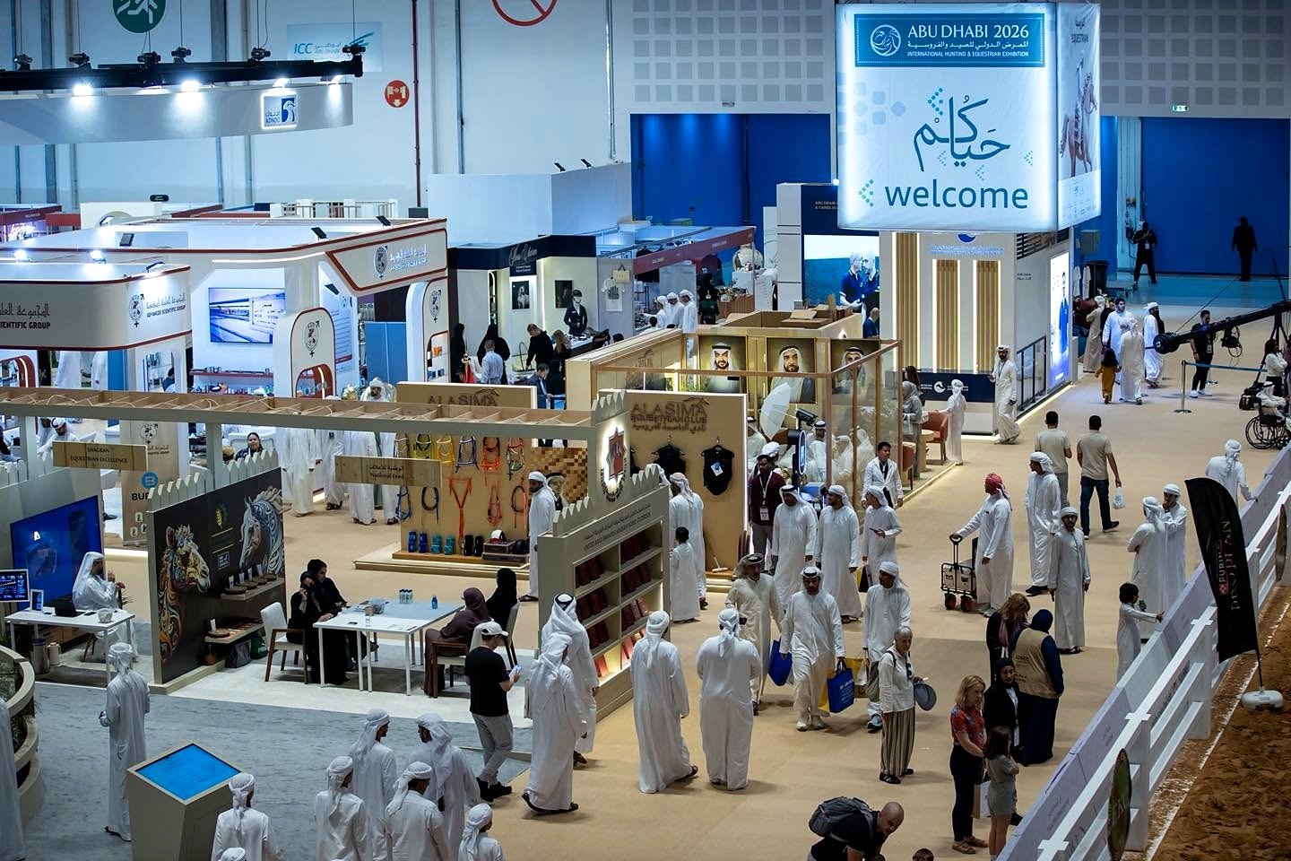Estandes em pavilhão do ADNEC Abu Dhabi National Exhibition Centre