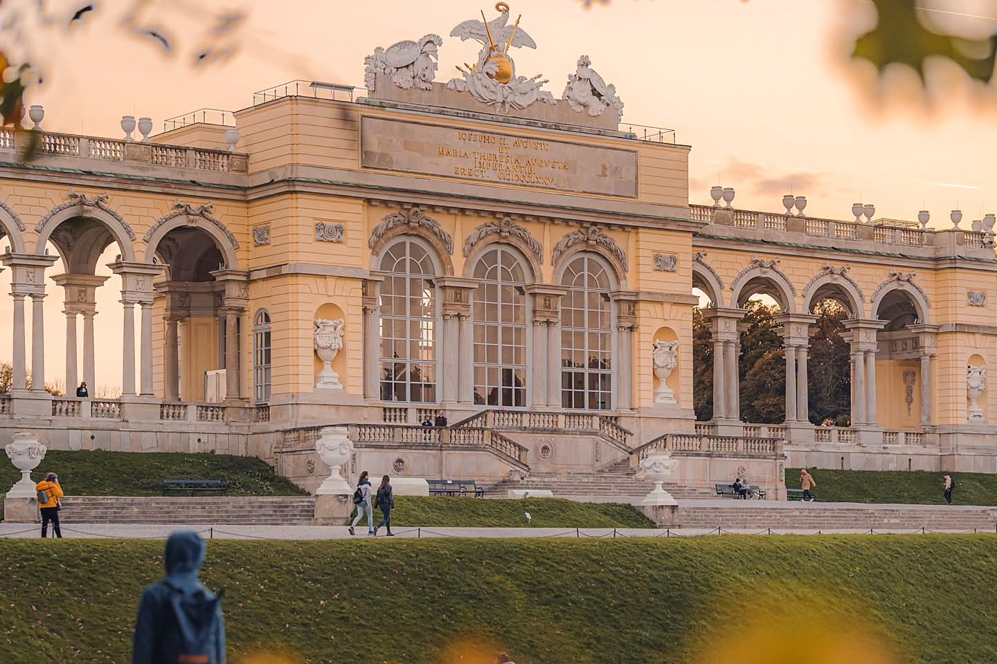 Gloriette, nos jardins do Palácio de Schönbrunn, em Viena, no outono
