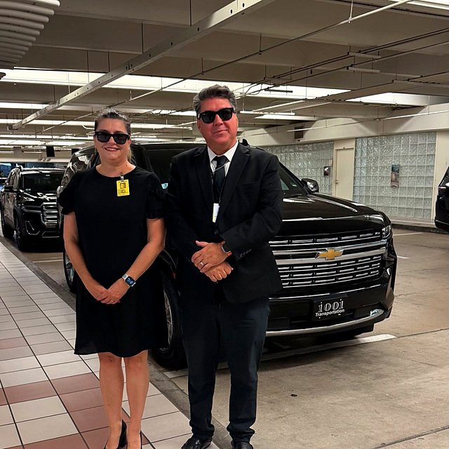 Motoristas da 1001 Transportation no aeroporto