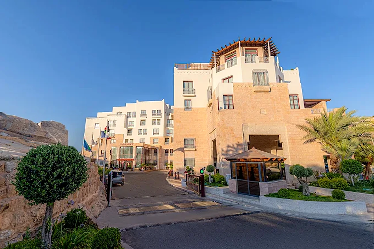 Fachada do Mövenpick Resort Petra, em Wadi Musa
