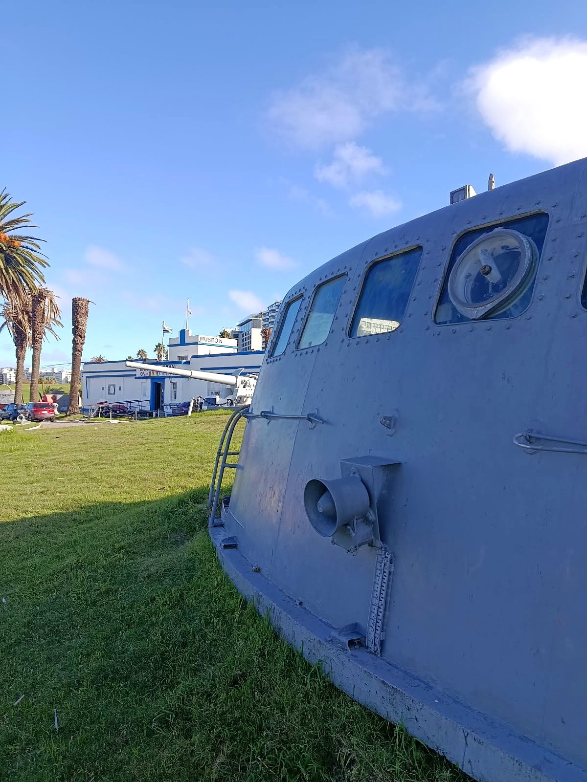 Torre de submarino exposta nos jardins do Museu Naval de Montevidéu
