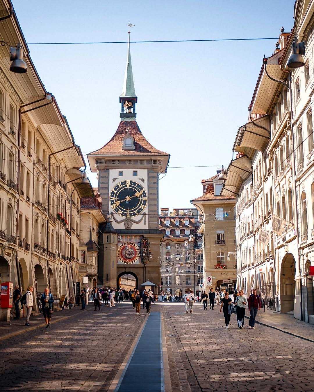 Torre do Relógio Zytglogge vista da Kramgasse, em Berna
