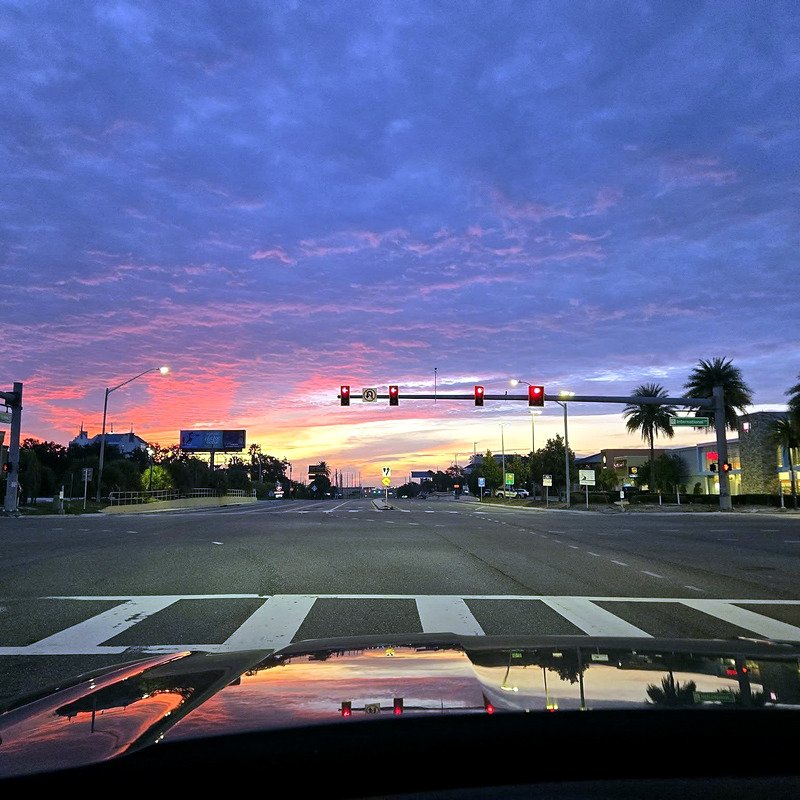 International Drive, em Orlando, ao amanhecer