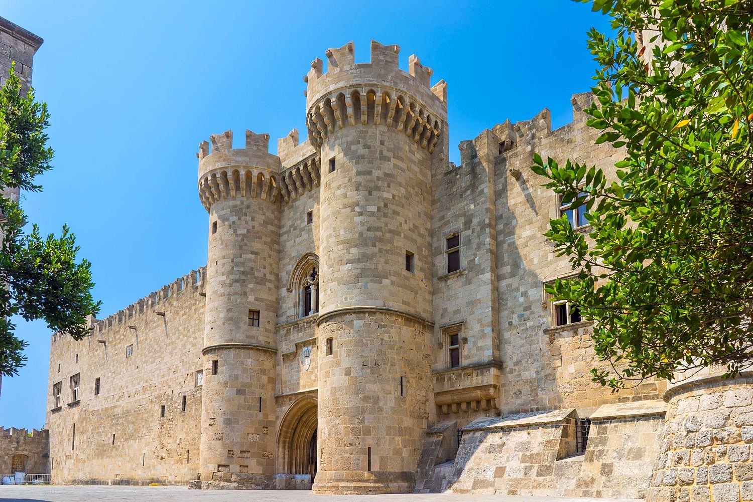 Torres e portão de entrada do Palácio do Grão-Mestre dos Cavaleiros de Rodes