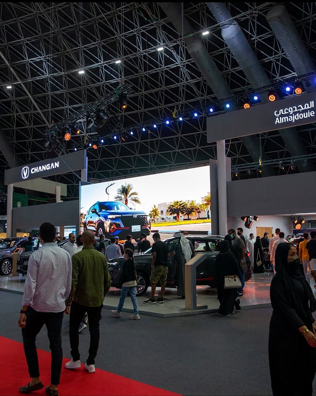 Estande de montadora em salão do automóvel no Jeddah Superdome