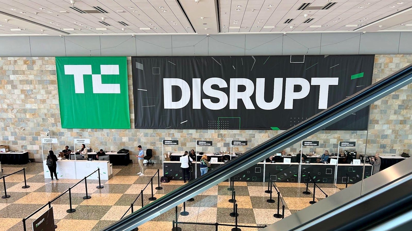 Credenciamento do TechCrunch Disrupt no Moscone West