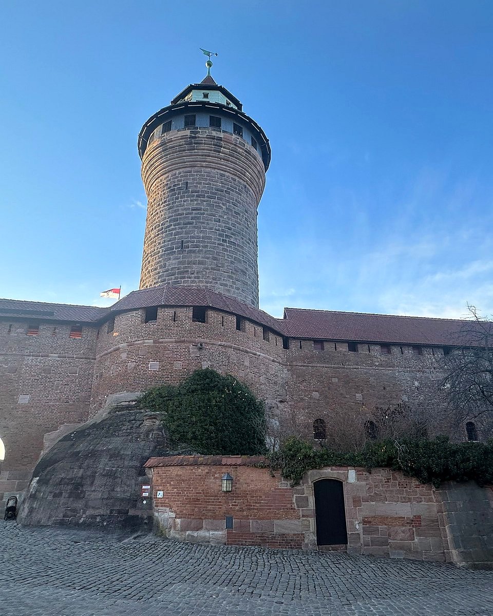 Torre Sinwell, torre redonda de pedra do Castelo Imperial de Nuremberg