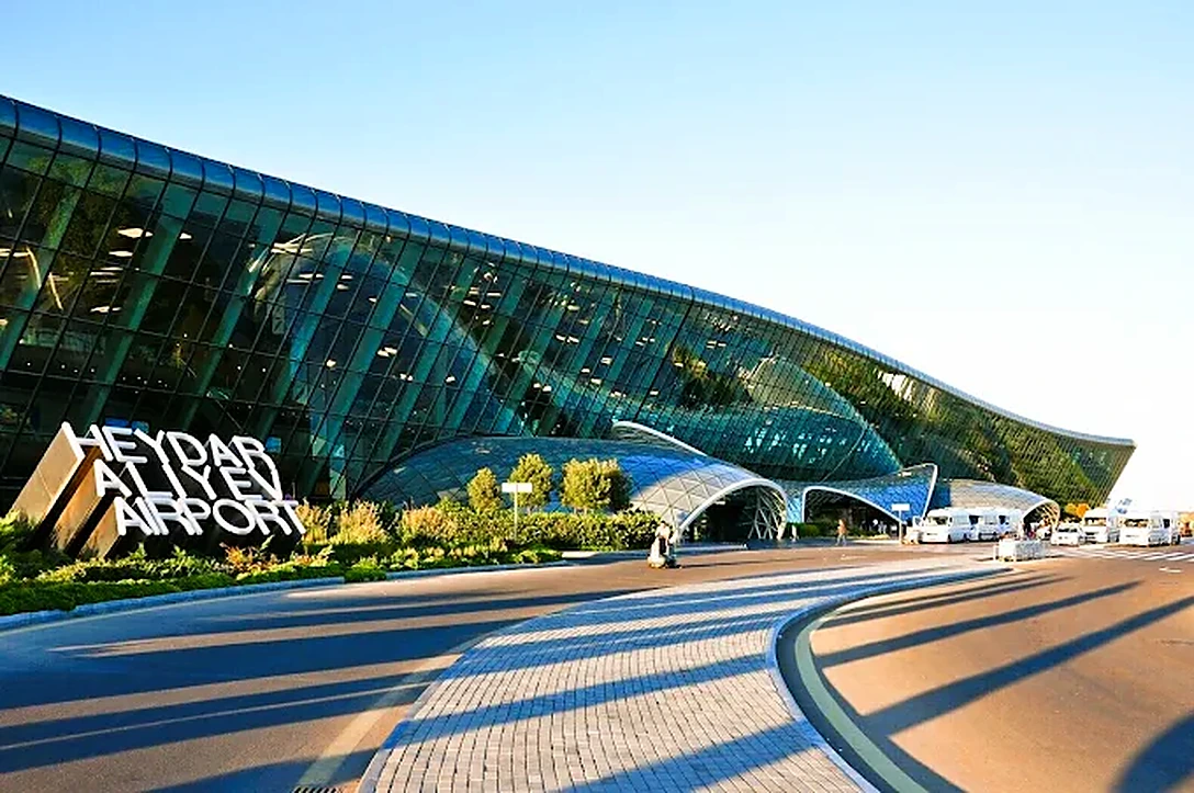 Transfer do Aeroporto Heydar Aliyev em Baku com motorista brasileiro