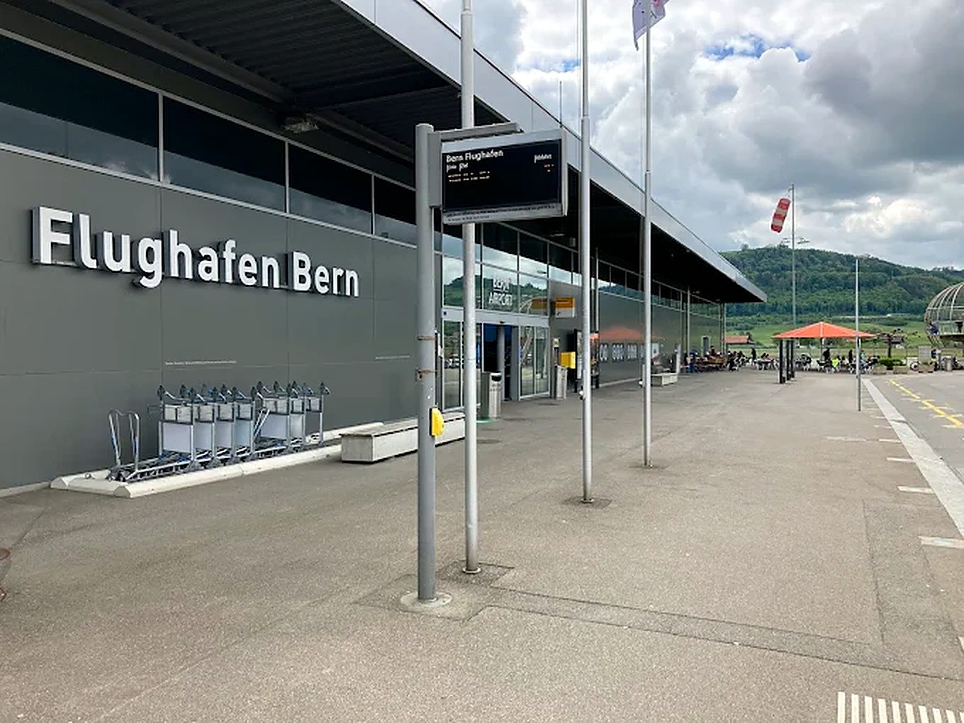 Entrada do Aeroporto de Berna (Flughafen Bern), em Belp