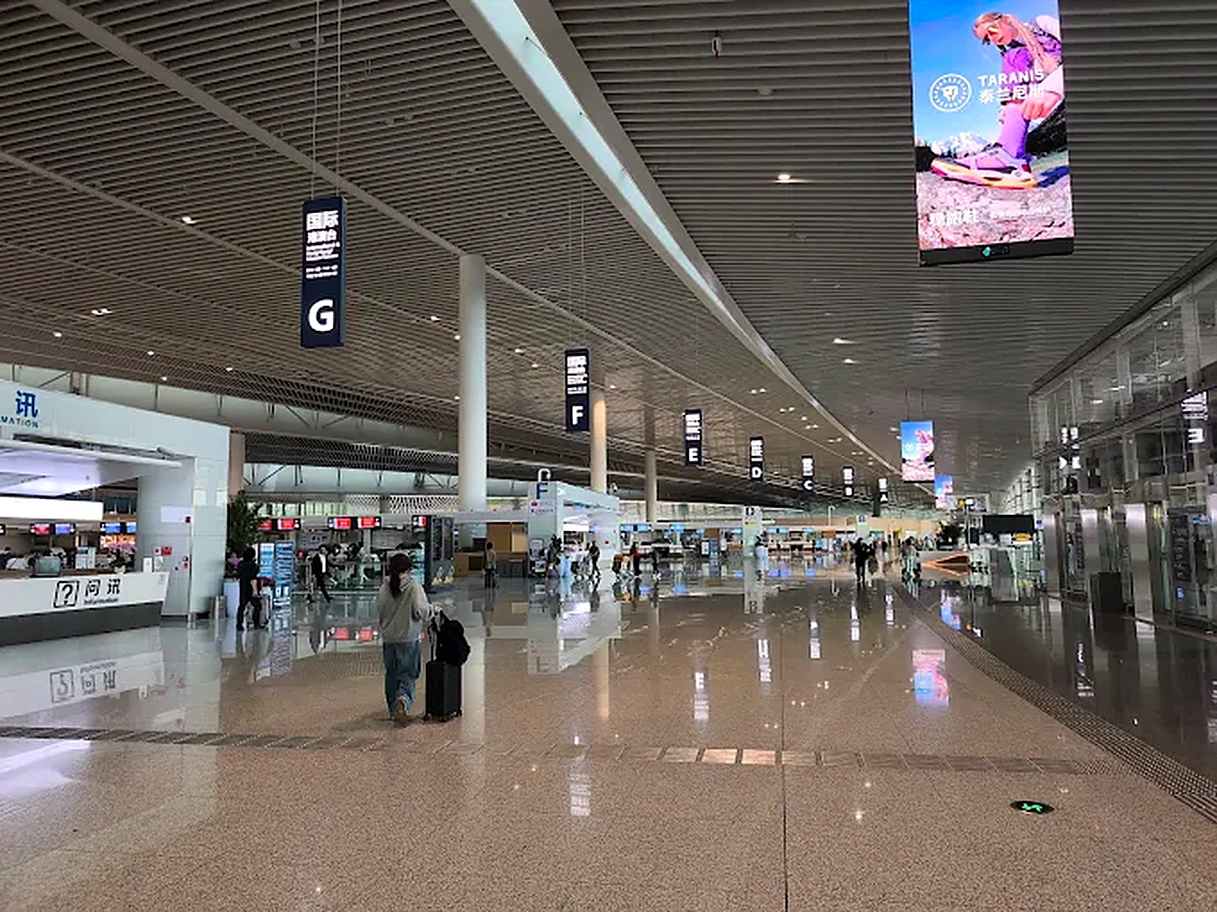 Saguão de embarque do Aeroporto Internacional de Qingdao Jiaodong