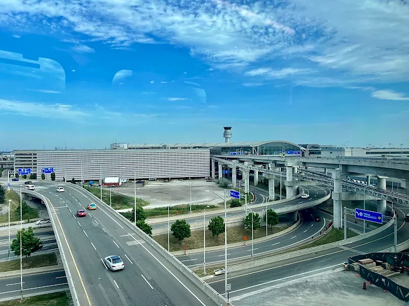 Acessos ao Aeroporto Internacional Pearson, em Toronto