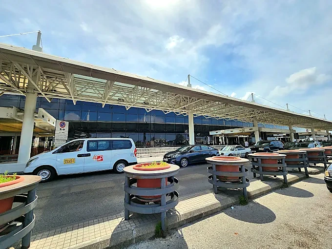 Área de desembarque do Aeroporto Internacional de Beirute