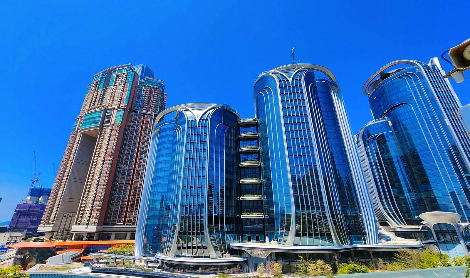 Prédios modernos de vidro em West Kowloon, Hong Kong