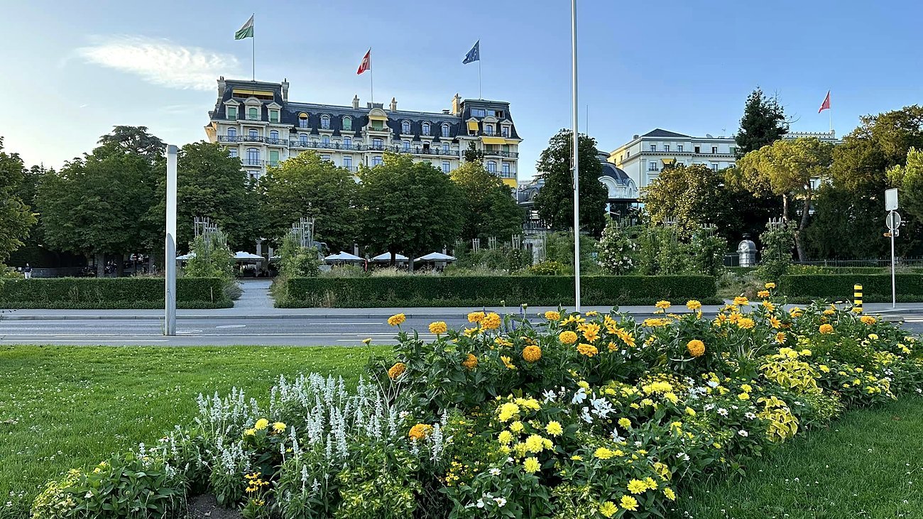 Hotel Beau-Rivage Palace e jardins floridos em Ouchy, Lausanne
