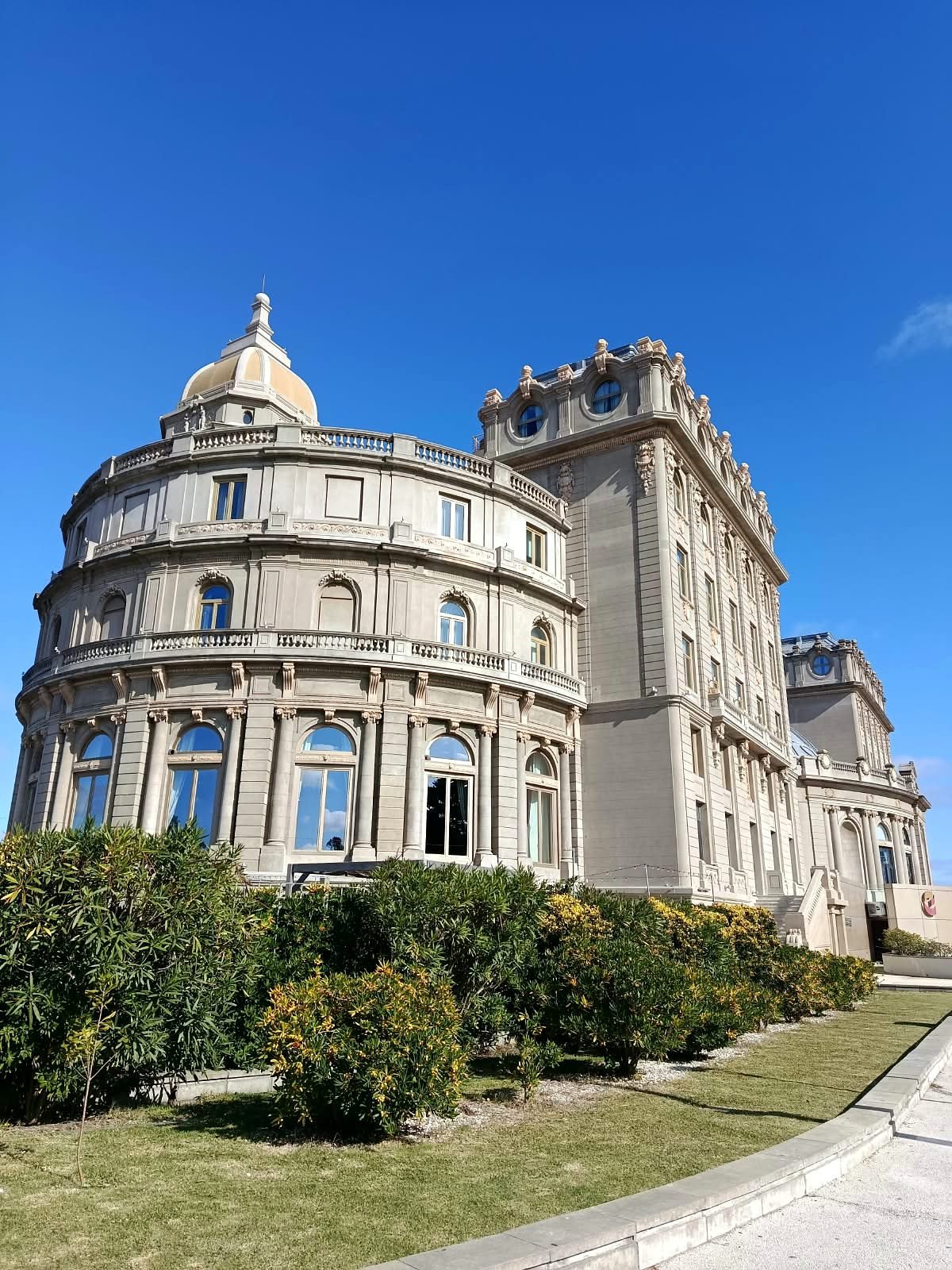 Edifício histórico do Hotel Casino Carrasco em Montevidéu