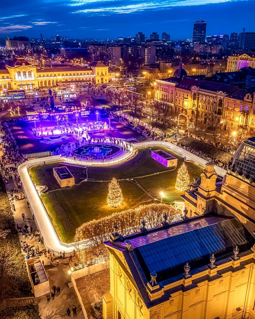 Advent em Zagreb: pista de patinação e luzes de Natal na Praça Rei Tomislav